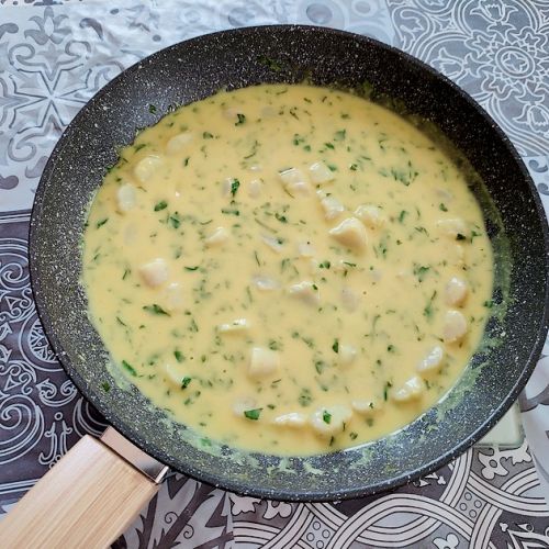 Jakobsmuscheln mit Zitronensauce: ein sehr einfaches Rezept.