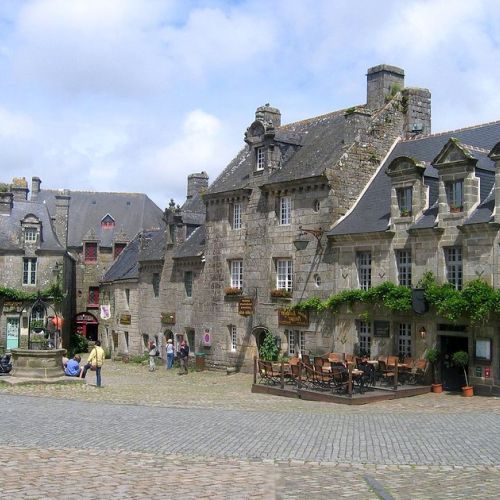 Locronan in der Bretagne: 5 Dinge, die Sie vor Ort tun können