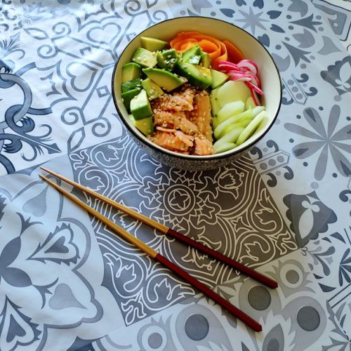 Poke Bowl mit Lachs: ein einfaches Rezept